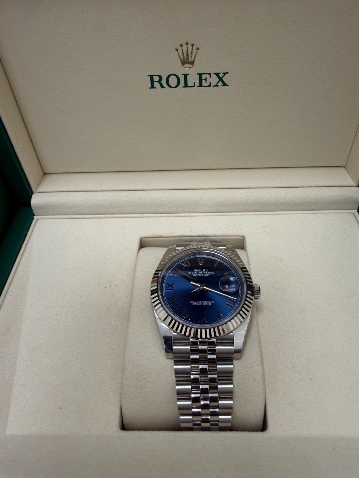 2026 ROLEX 41MM DATEJUST, SS CASE, BLUE ROMAN DIAL, 18KW GOLD BEZEL, SS JUBILEE BRACELET. COMPLETE SET.